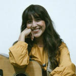 La cantautora puertorriqueña Andrea Cruz, presenta el sencillo que da nombre al disco “Sentir No Es Del Tiempo”